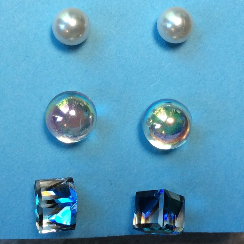 1980s 3 Pair Vintage Earrings White Pearl Iridescent Glass & Refracting Glass! ✨